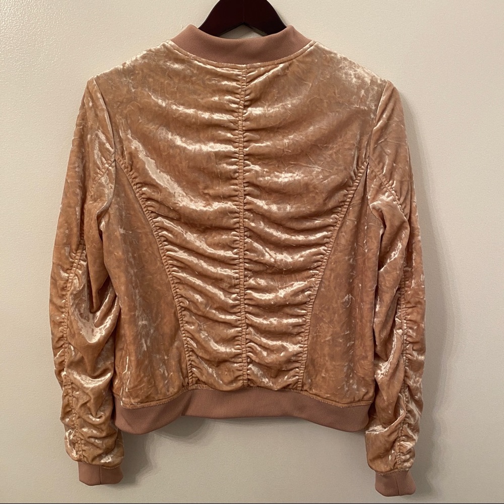 GUESS - Picture 2 of 7